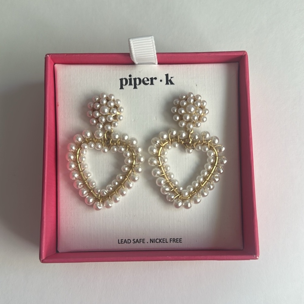 Piper K heart shaped earrings with gold and pearl details new in box - Picture 3 of 3